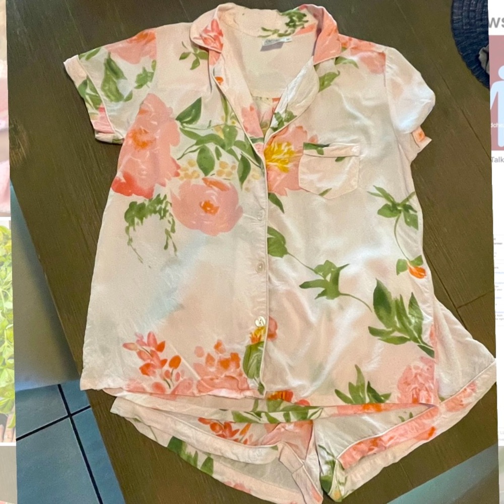 Plum Pretty Sugar size M pajama set